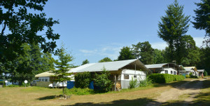 Camper-auf-dem-Dauer-und-Familiencampingplatz-2
