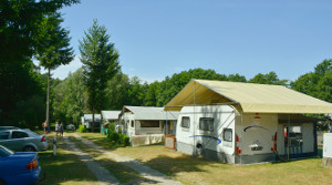Camper-auf-dem-Dauer-und-Familiencampingplatz